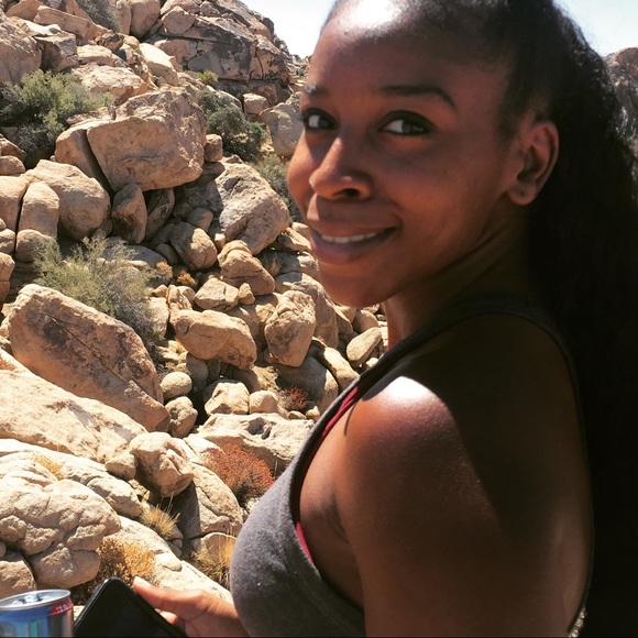 Meet your Posher, Gloria - Picture 2 of 5